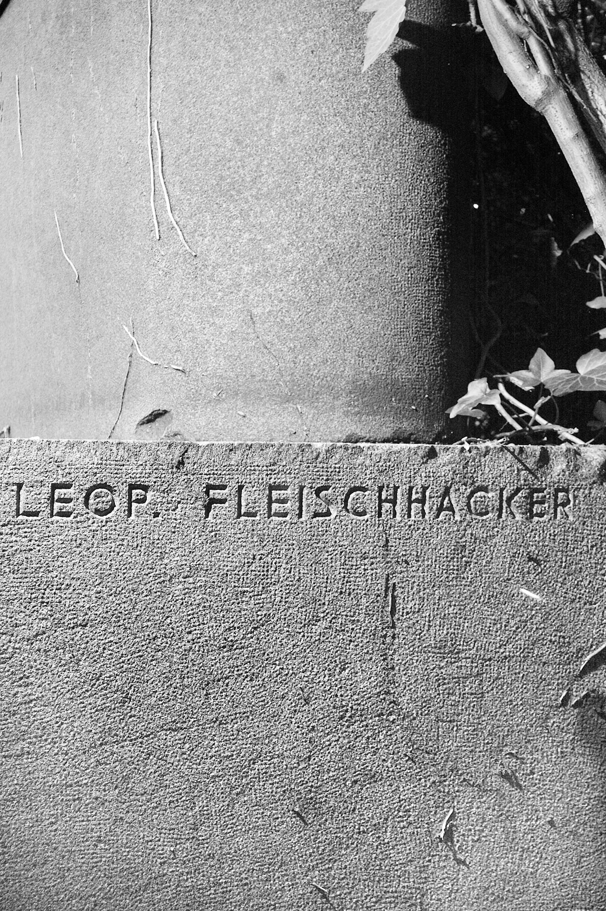 signature of sculptor Leopold Fleischhacker,  Wickrath 1936